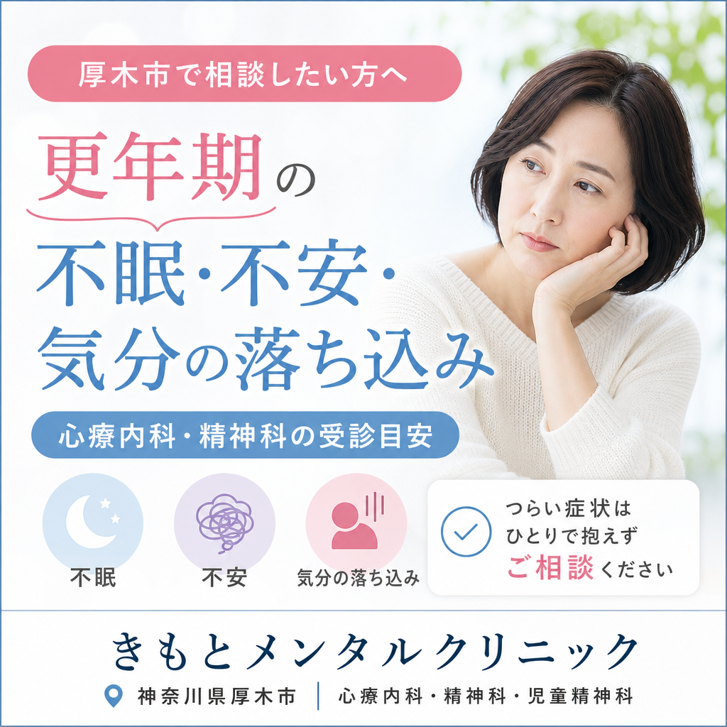 秋のやわらかな光が入る室内で、温かい飲み物を手にして落ち着いて過ごす女性のイメージ